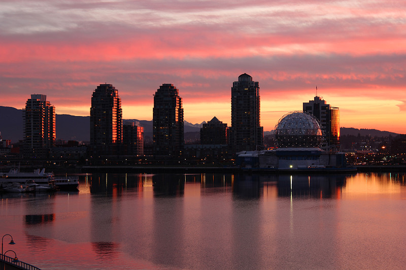 False Creek Condominiums First Light，温哥华