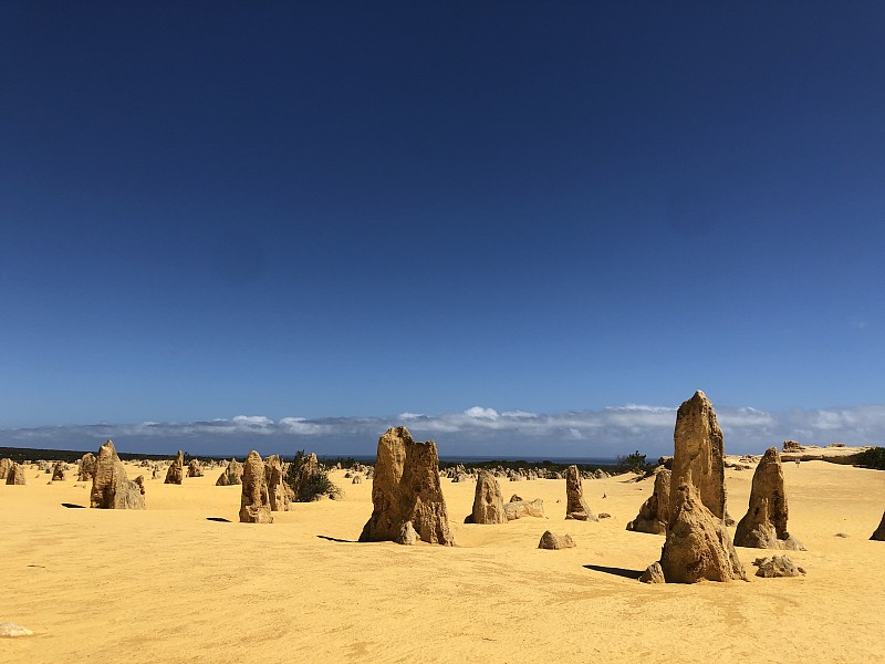 澳大利亚西部的沙漠和岩石尖峰