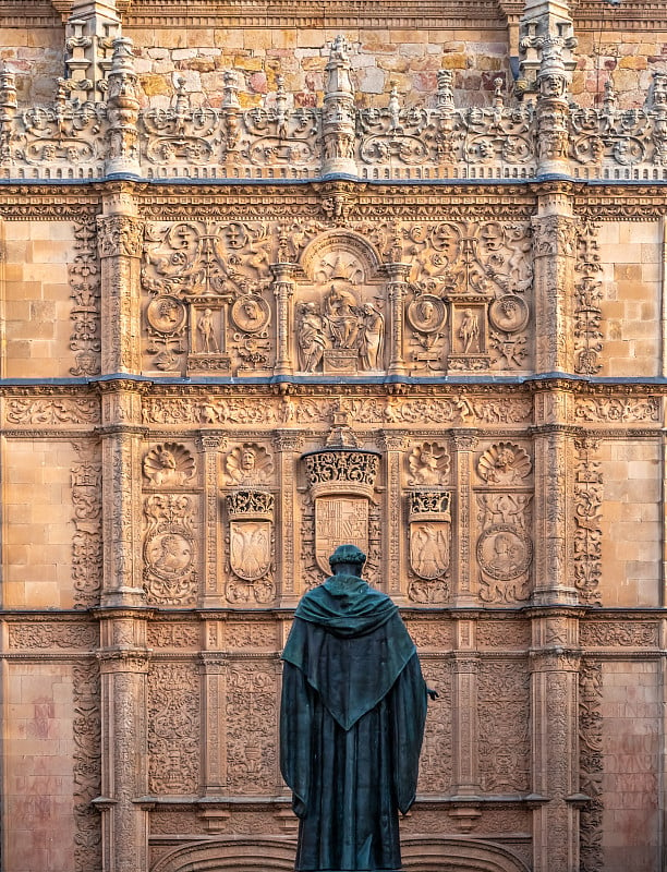 萨拉曼卡大学，卡斯提尔和LeÃ³n，西班牙。它成立于1134年，是西班牙世界最古老的大学，也是世界上