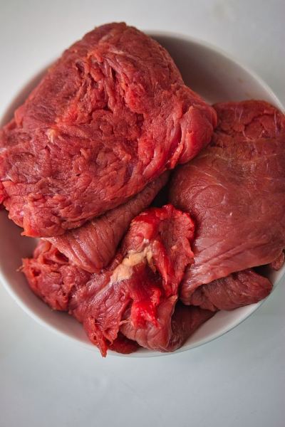 切肉。