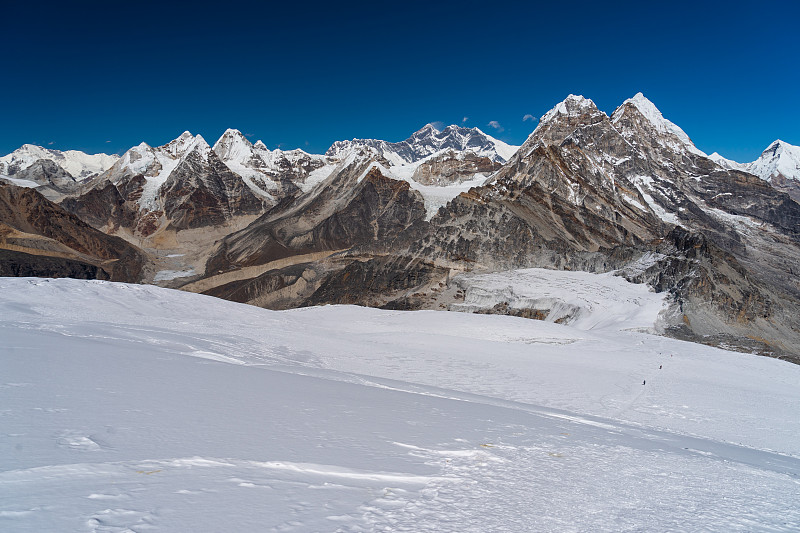 美丽的喜马拉雅山景观从米拉峰高营地，米拉峰攀登路线，尼泊尔