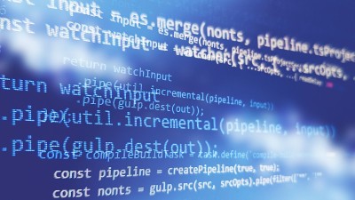 桌面PC显示器照片。Javascript函数，变量，对象。项目经理提出新的想法。未来的技术创造过程。