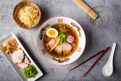 从俯视图看，正宗的日本拉面