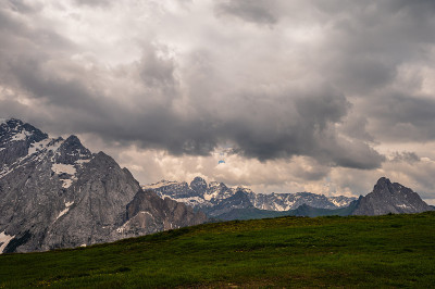 沿Viel dal Pan小径的山区景观，Dolomites, Val di Fassa，意大利