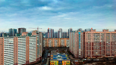白天大城市的多层房屋