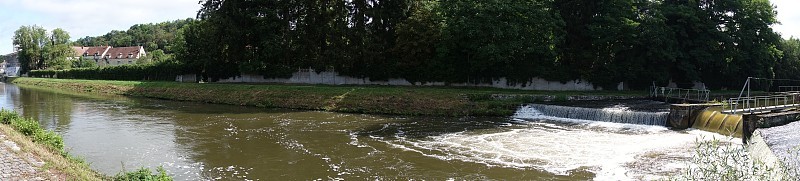 Nivernais运河全景锁移动桥Clamecy Nièvre Bourgogne Franche-