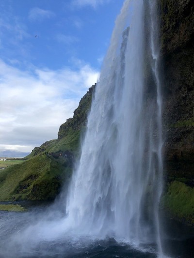 Seljalandsfoss瀑布侧视图
