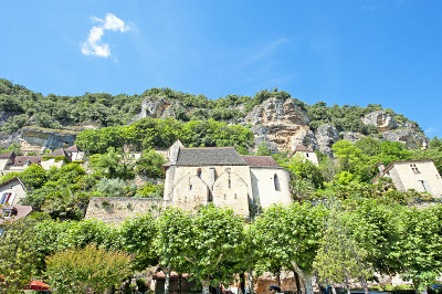 La Roque Gageac悬崖边的城镇，多尔多涅，法国