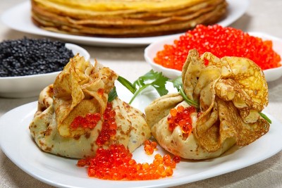 红黑鱼子酱煎饼袋。