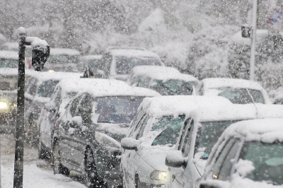 大雪造成交通堵塞