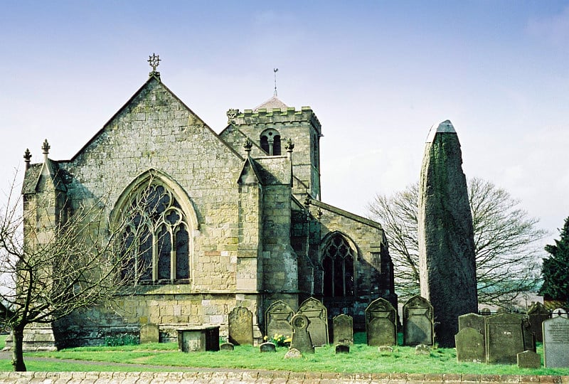 Rudston Church and Monolith，英国东约克郡