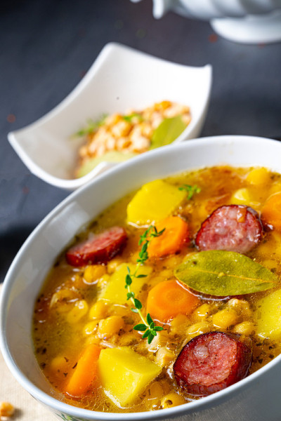 丰盛的豌豆汤后，奶奶rezept