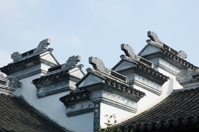 带有天空的传统中式屋顶