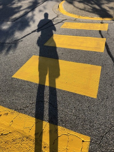 新粉刷的道路线