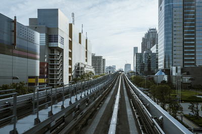 东京单轨空中列车上的城市景观