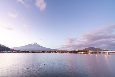 富士山鸟瞰图。日本的标志性山峰。富士山傍晚日落景观，川口町，山梨，日本。