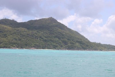 塞舌尔的双体船之旅