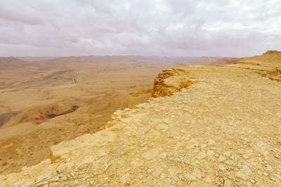 Makhtesh(火山口)Ramon的日落视图