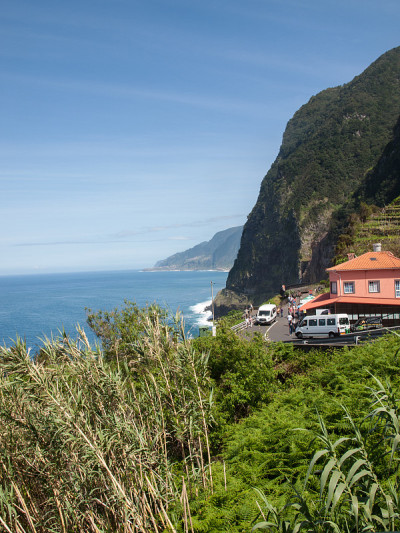 葡萄牙圣维森特地区马德拉北部海岸线的景色