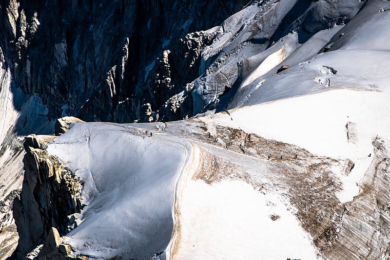 它安装了bianco tra courmayeur e chamonix