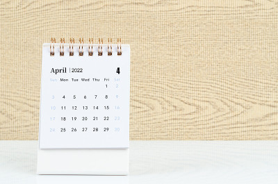 2022年4月桌上的台历。