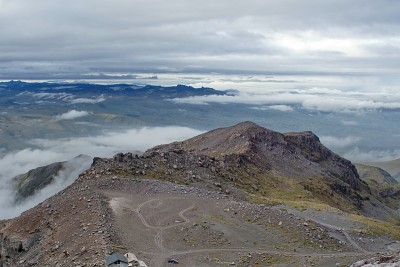 卡扬贝火山荒凉的景观