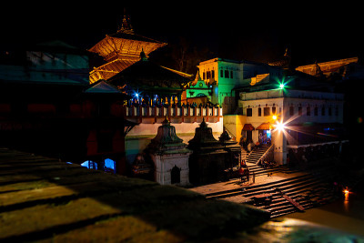Pashupatinath寺庙加德满都的夜晚