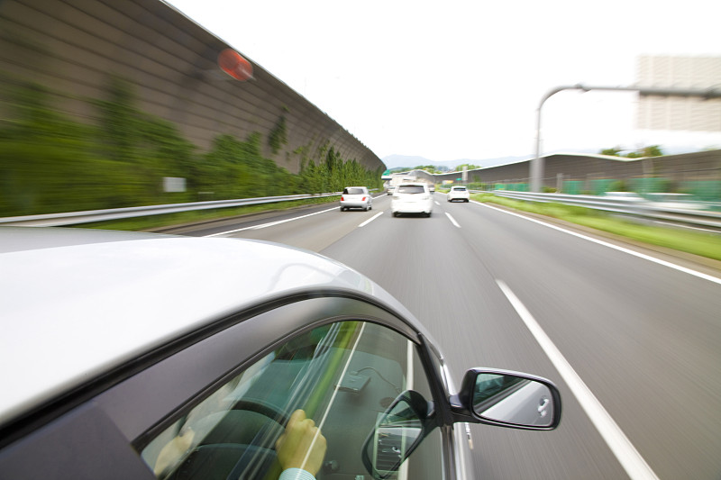 高性能路汽车