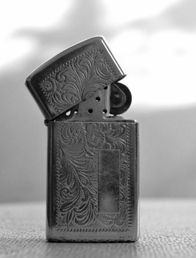 美丽的经典zippo捕获在monochome