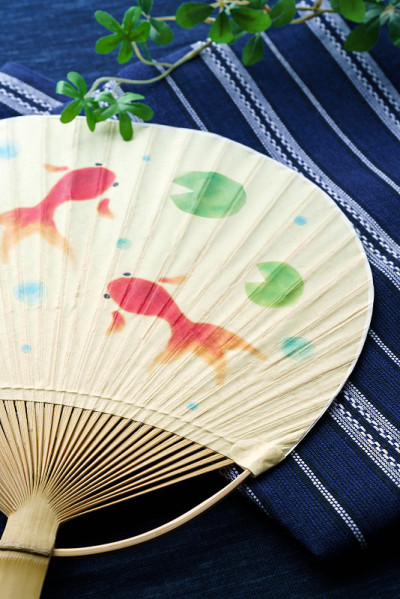 日本夏日场景与日本扇。(夏天图片)