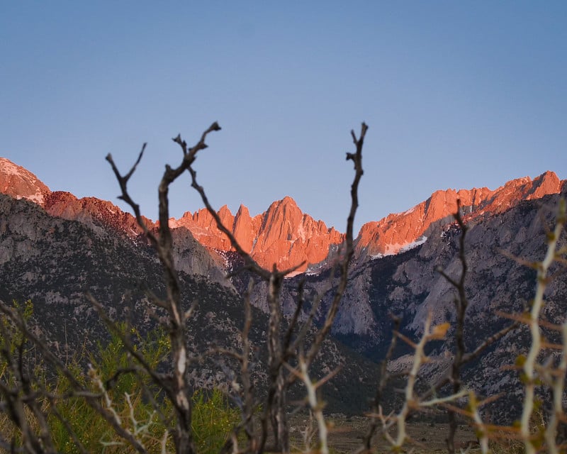 惠特尼山。