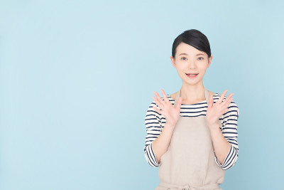 穿围裙的女人