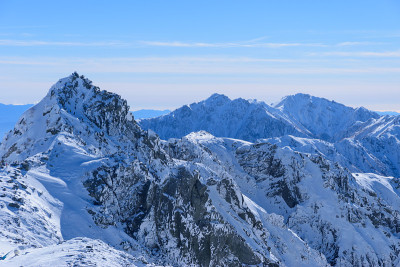 日本中部阿尔卑斯山的霍肯山，在长野的冬天