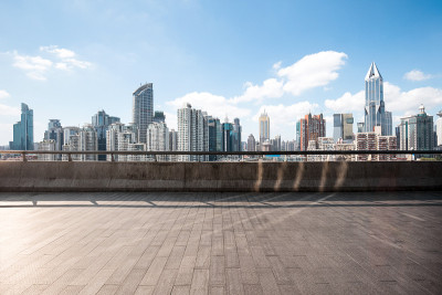 空大理石地板与现代城市的城市景观