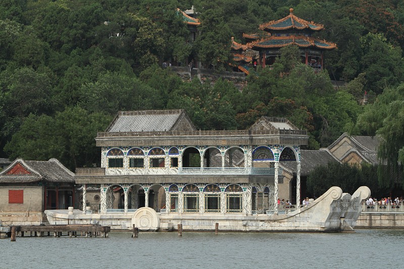 建造在北京夏季宫殿的大理石小船