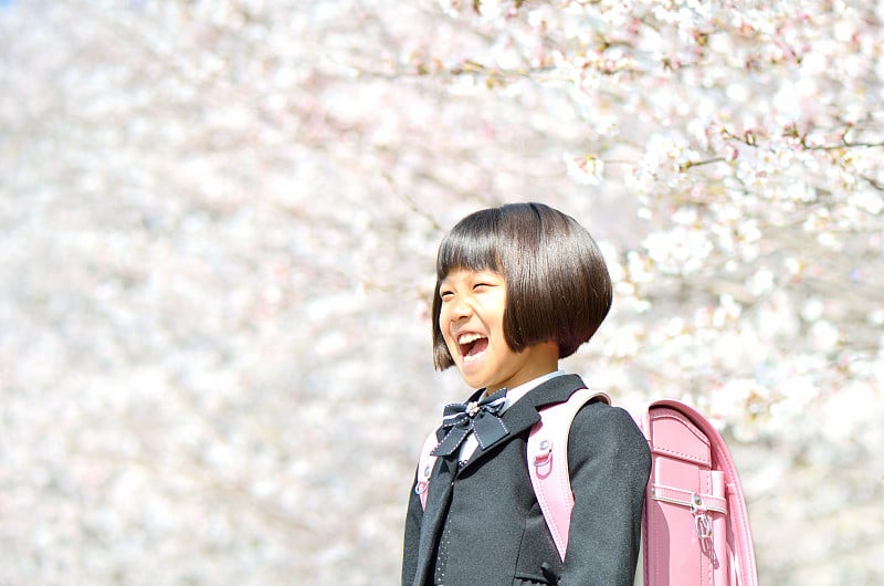 新一年生の女の子(桜)