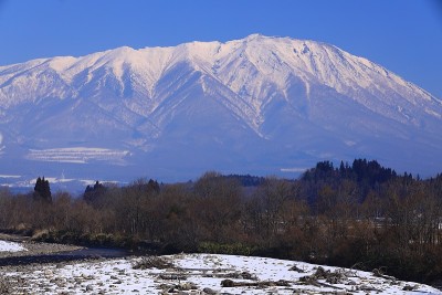 岩手山和河