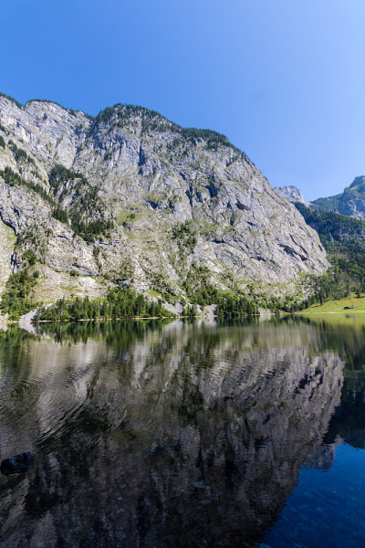 夏季阿尔卑斯山的欧伯湖，国王湖，德国