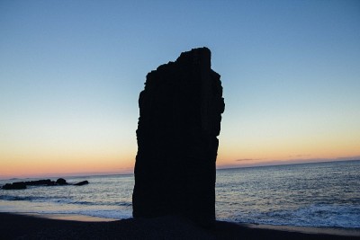 海岸线靠近Höfn黄昏
