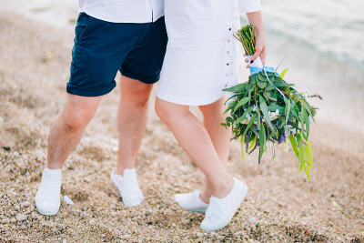 婚礼新娘花束有玫瑰、洋桔红、薰衣草、吉普赛花