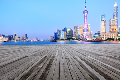 上海空荡的楼层和现代的城市景观