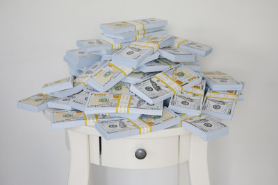 堆现金