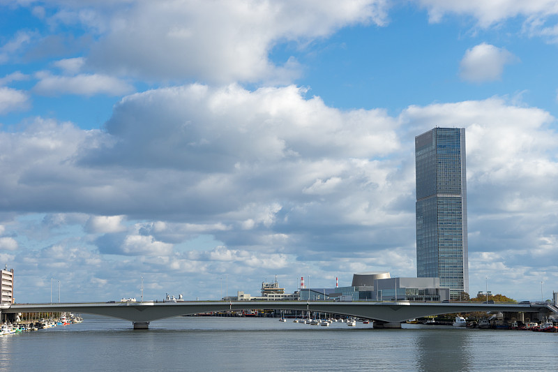 新泻的河流和城市景观