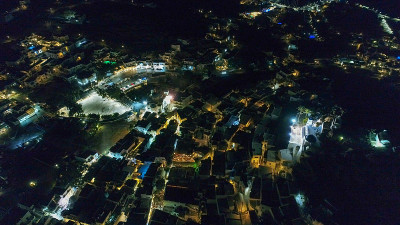 伊俄斯岛上的乔拉村的夜景