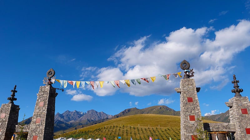 中国青海卓尔山祁连山风景区美丽的自然景观。