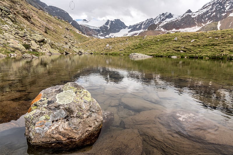 Alpin lake in Vallelunga(意大利语:Vallelunga，德语:Langta