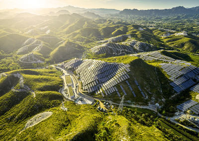 航空摄影山太阳能光伏电池基地