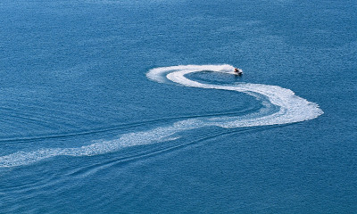 海上的快艇