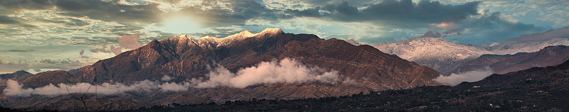 日落时分的欧康山谷全景