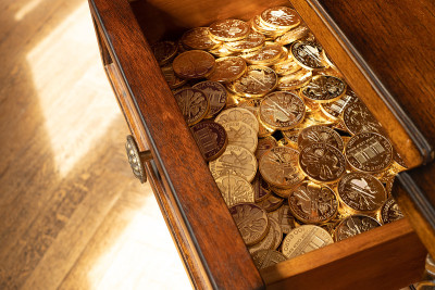 金条金币放在抽屉里